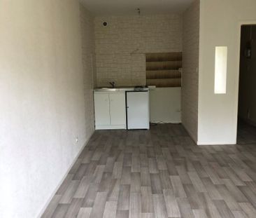 Studio de 31 m² avec balcon, cave et place de parking dans copropri... - Photo 2