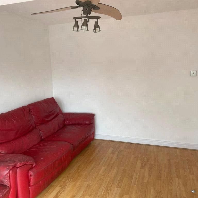 3 bedroom apartment to rent - Photo 1