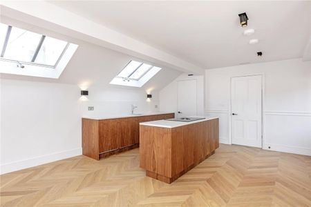 We are pleased to present this stunning two bedroom, two bathroom duplex apartment. This duplex property benefits from wooden flooring throughout, modern interior, substantial open plan kitchen/reception room, ample storage, 24-hour telephone concierge service & weekly. - Photo 2