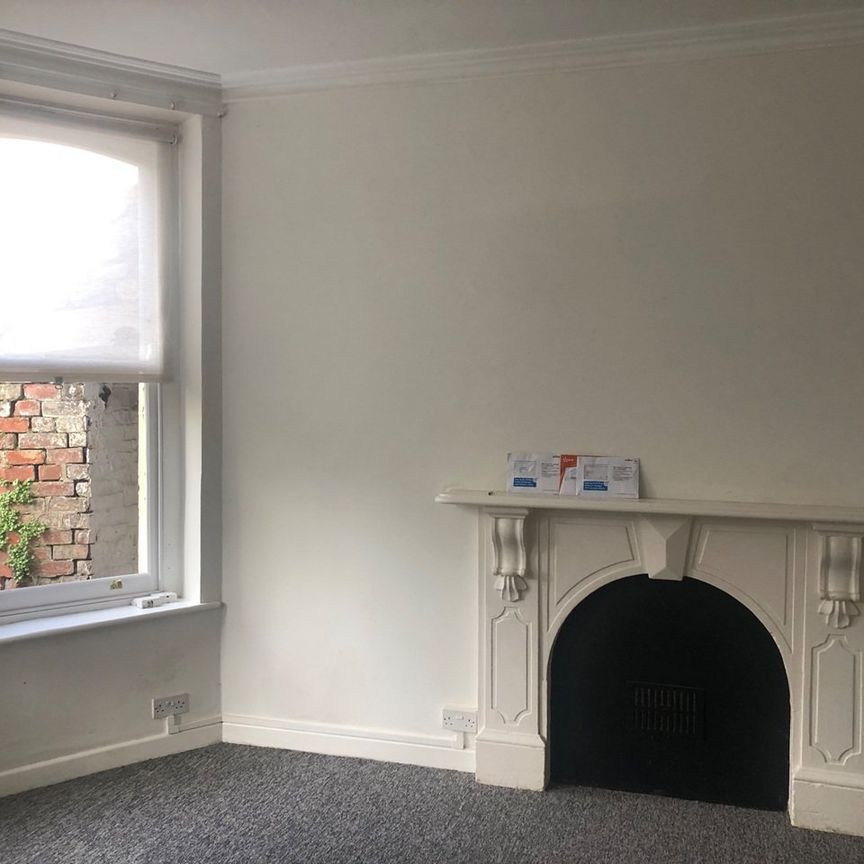 2 Bed Flat, Royal York Villas, BS8 - Photo 1