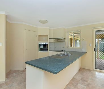 Spacious Family Home in Quite Court - Photo 2