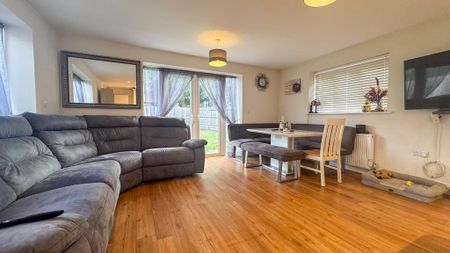 4 bedroom detached house to rent - Photo 2