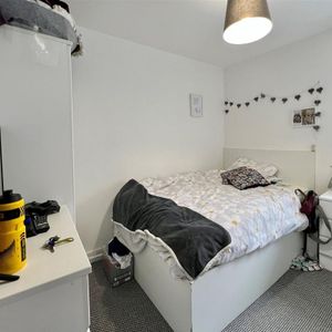 6 bedroom terraced house to rent - Photo 2