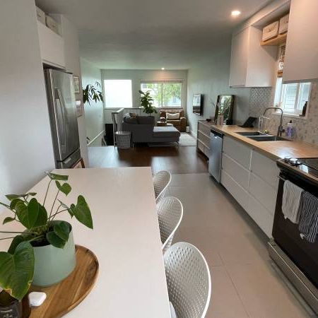 2 bedroom, 1 den (or small 3rd bed), 1 bathroom in East Van avail March 1 (Hasti - Photo 1