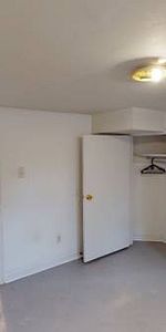 BATHURST ST & QUEEN ST W - ONE BEDROOM (ID#221B1) - Photo 4