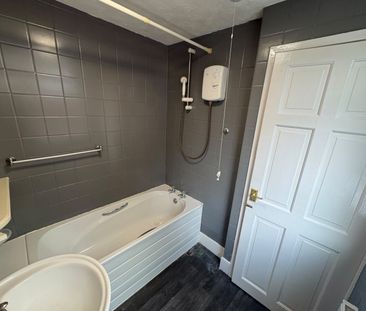 3 bed Terraced - To Let - Photo 4