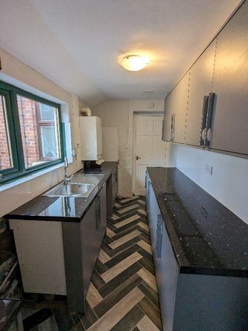 2 bedroom terraced house to rent - Photo 2