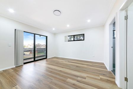 Spacious and Stylish Family Residence for Contemporary Living! - Photo 3