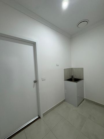 355B Centre Road, Berwick VIC 3806 - House For Rent | Domain - Photo 2