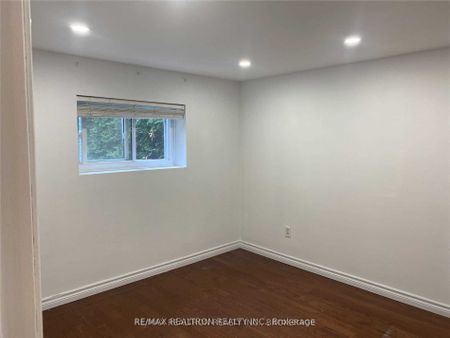 For Lease - 868 Magnolia Avenue, Newmarket, Ontario - Photo 4