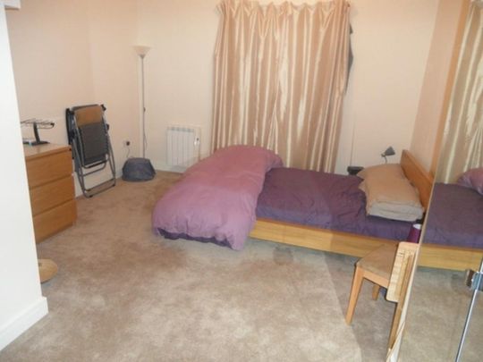1 bedroom in a house share to rent - Photo 1