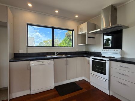 Versatile Dual-Living Home - Ideal for Large Families or Shared Living - Photo 5