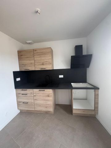 Location Appartement 2 pièces 45m² POURRIERES 83910 - Photo 4