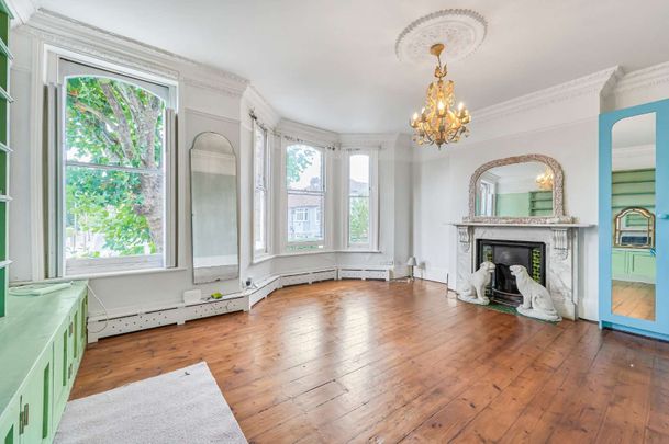 A spacious and versatile five bedroom home situated on this popular residential street. - Photo 1