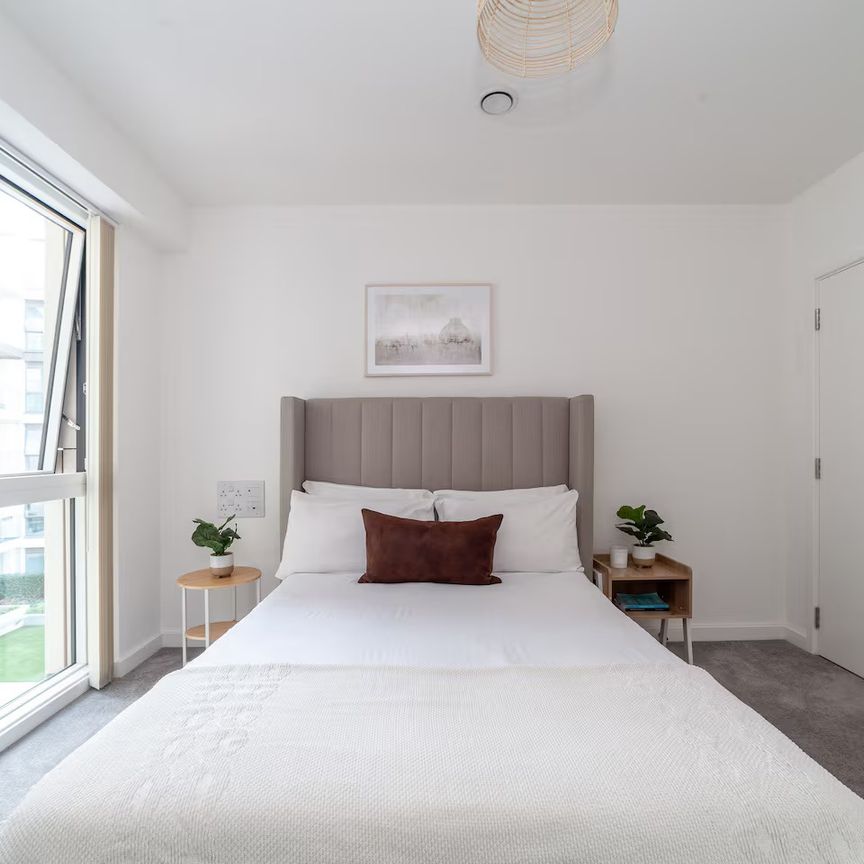 1 Bed Flat, London, SW11 - Photo 1