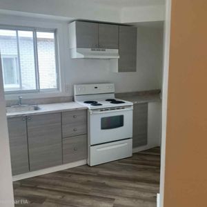 4 ½ Entièrement Rénovés à Louer Dès Main - Photo 2