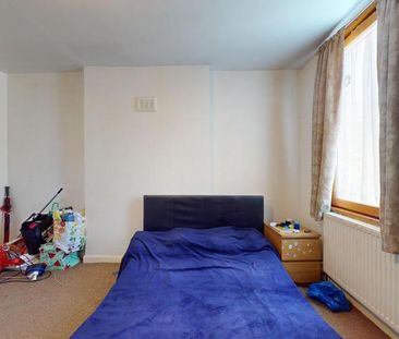 2 bedroom ground floor flat to rent - Photo 4