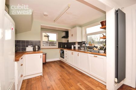 3 bedroom semi-detached house to rent - Photo 5