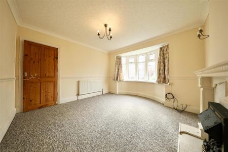 3 bedroom semi-detached house to rent - Photo 4