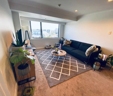ONE BEDROOM APARTMENT& CARPARK @ TAKAPUNA - Photo 1