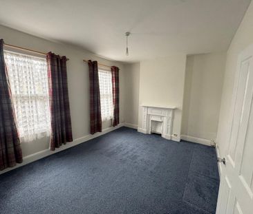 4 bedroom semi-detached house to rent - Photo 2