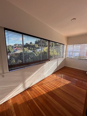 Large Family Home - Photo 4