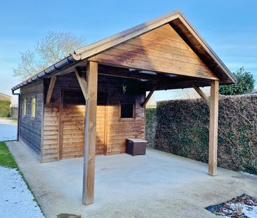 Vernieuwde woning met garage, tuin en uitweg in de dorpskern. - Photo 2