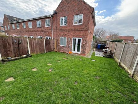 3 bedroom semi-detached house to rent - Photo 5
