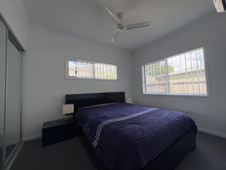 Cute 2 Bedroom duplex - Photo 2