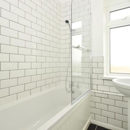 4 Bed Flat, Dunton Court, SE23 - Photo 1