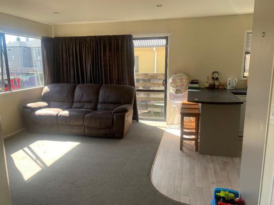 Two Bedroom - Next to Uni! - Photo 1