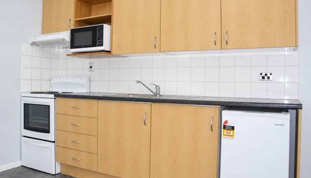 ** INNER CITY STUDIO APARTMENT ** - Photo 2