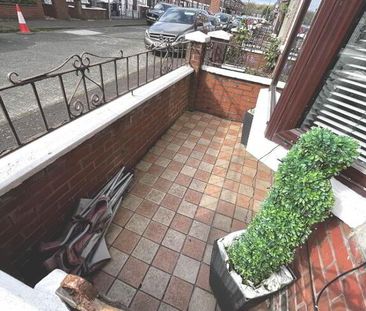 15 Iveagh Crescent, Belfast, BT12 6AW - Photo 1