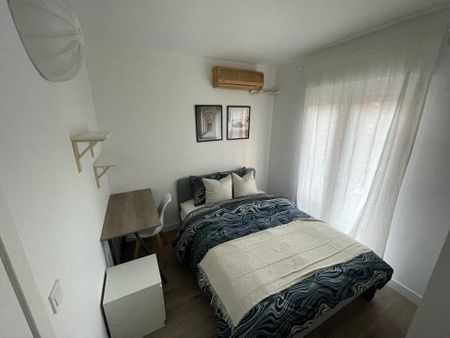 Carrer dAlmoines, Valencia, Valencian Community 46018 - Photo 2