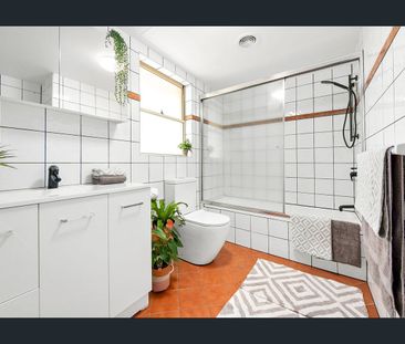 Oversized One Bedroom Apartment in central location. - Photo 5