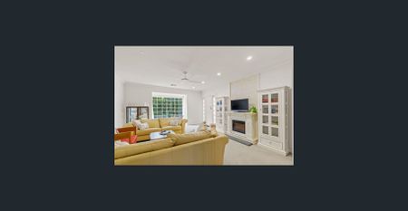 Brilliant Location - Charming Home - Fully Furnished - Photo 3