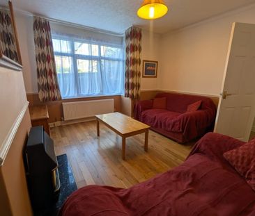 4 Bed Semi-Detached House, Kelso Gardens, LS2 - Photo 2