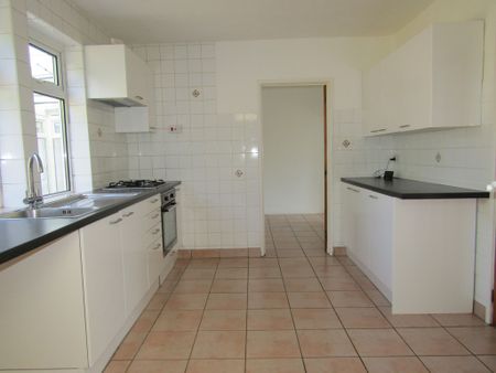 3 bed Semi-Detached - To Let - Photo 4