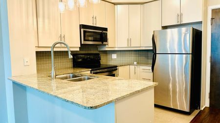 For Lease - 18 Harbour Street Unit# 1704, Toronto, Ontario - Photo 3