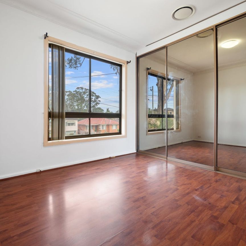 Spacious 3 Bedder Family Home in a Prime Location - Photo 1