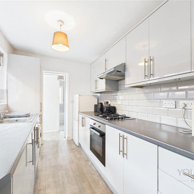 1 bedroom in a house share to rent - Photo 1