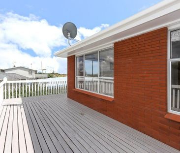 Retro Seaside Home - Papamoa - Photo 3