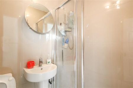 4 bedroom semi-detached house to rent - Photo 5