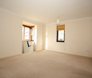 Oriental Road, Woking - Photo 1