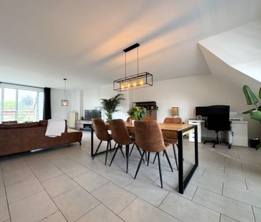 Ruim appartement met 2 slaapkamers en garage - Photo 1