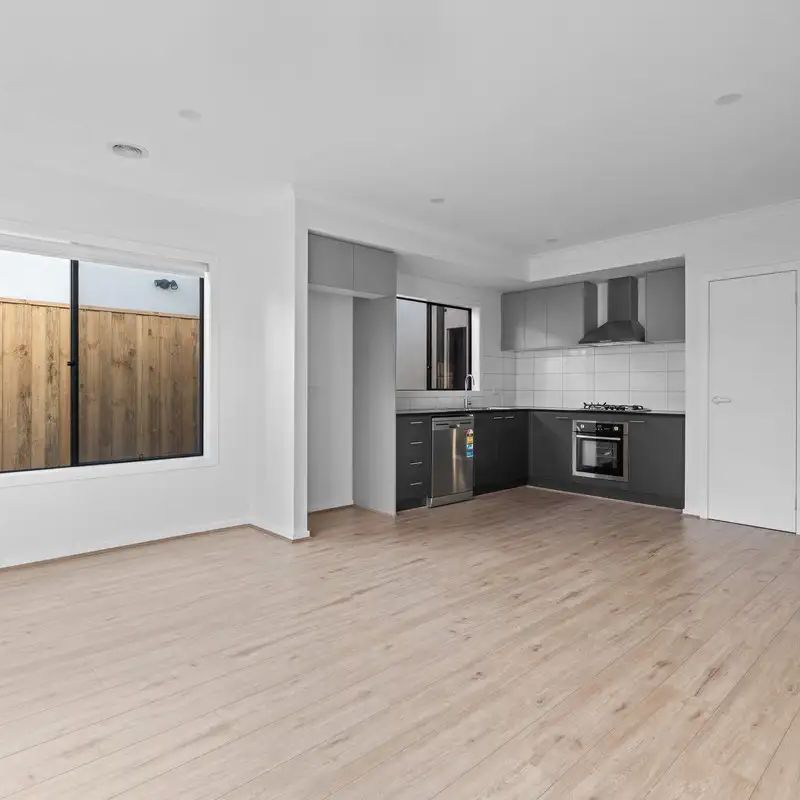 “Modern ensuite rooms available at 32 Greyhound Drive, Wyndham Vale” - Photo 1