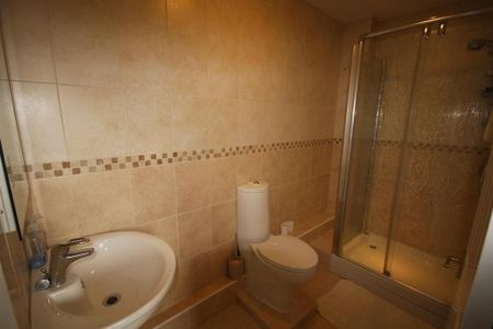1 bedroom in a house share to rent - Photo 5