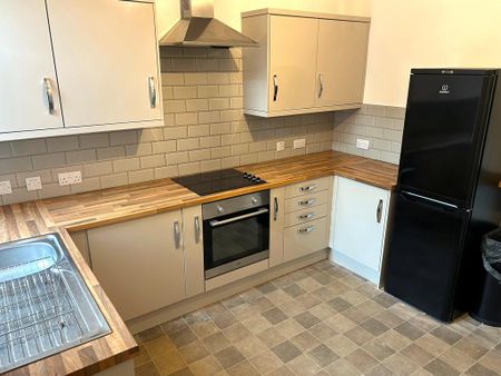 2 bedroom semi-detached house to rent - Photo 2