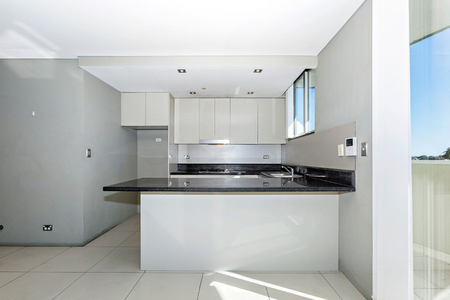 MODERN & SPACIOUS APARTMENT IN THE HEART OF BURWOOD - Photo 4