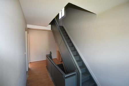 Deels gerenoveerde woning met 3 slk., garage & tuin (ZW) - Photo 4